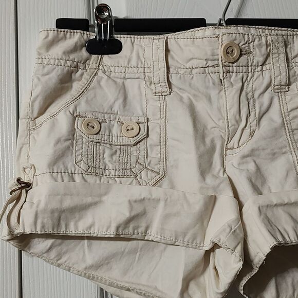 Aeropostale Juniors light tan short shorts Sz 3/4 - Picture 2 of 5